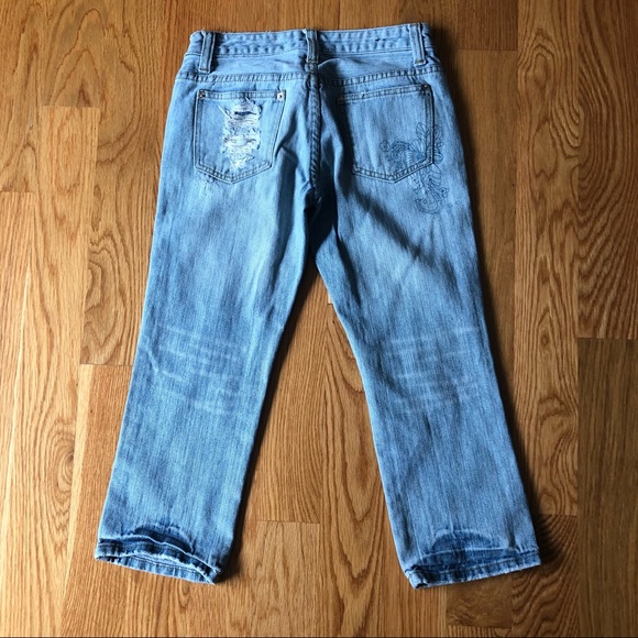 Rue21 Floral Print Light Washed Distressed Low Rise Cropped Jeans 1 / 2 0 - Picture 2 of 3